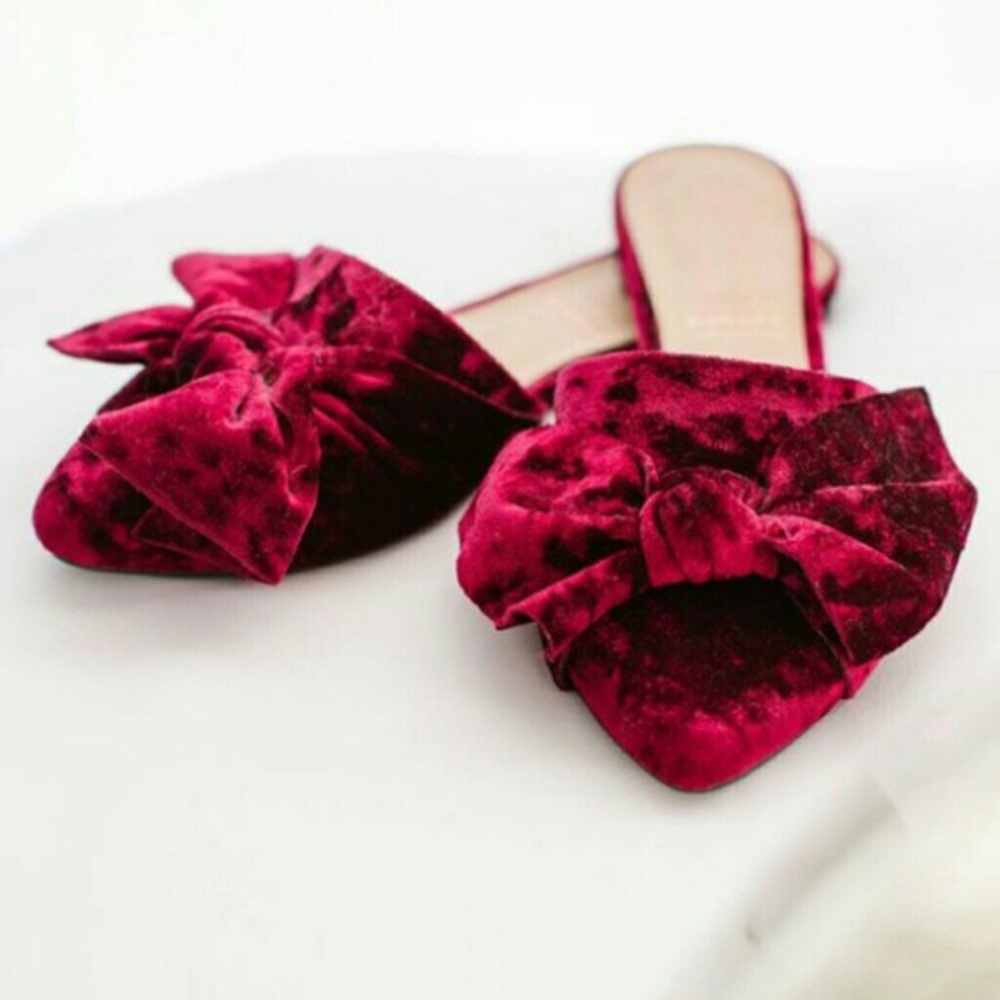 Lauren Conrad Velvet Mule, never worn